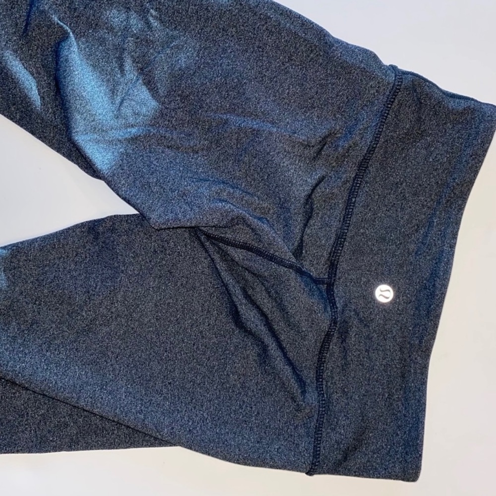 Lululemon grey wander under cropped leggings 4 - Picture 3 of 5